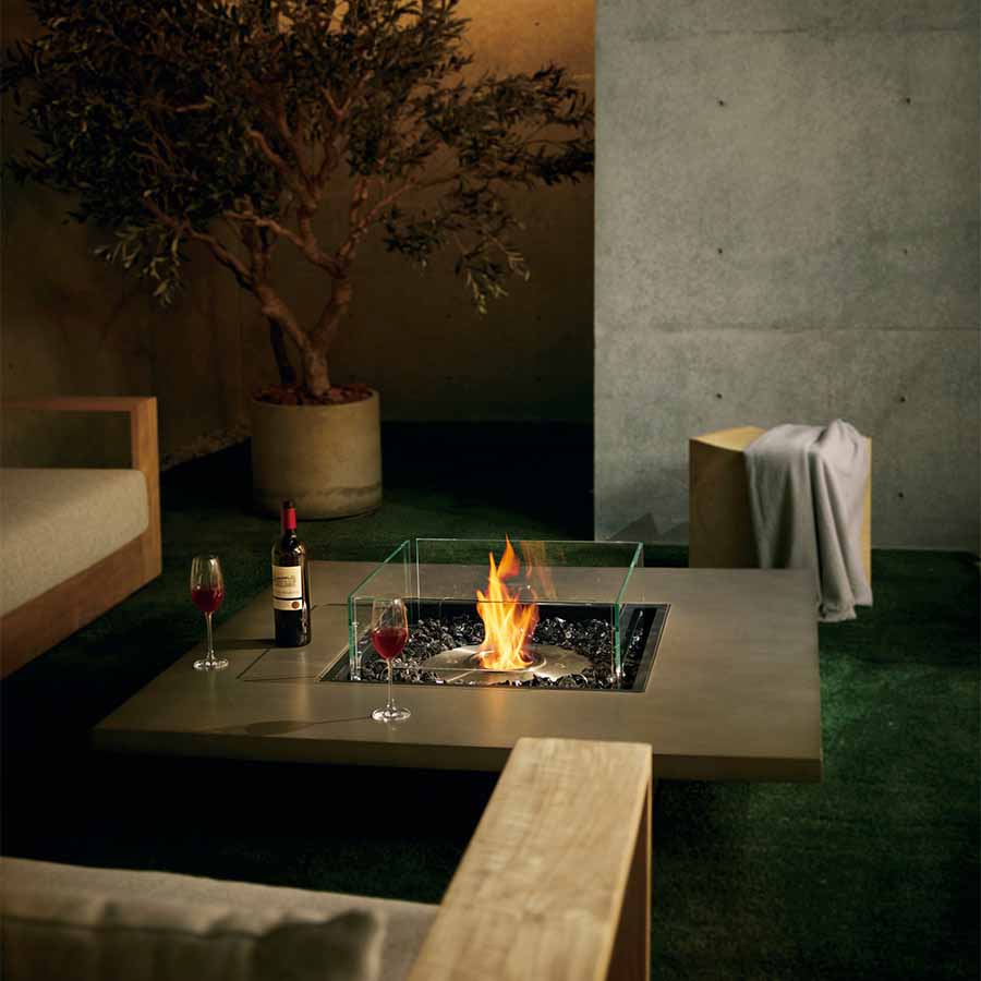 EcoSmart Fire Vertigo 50 Bioethanol Firepit table lit ready for use.